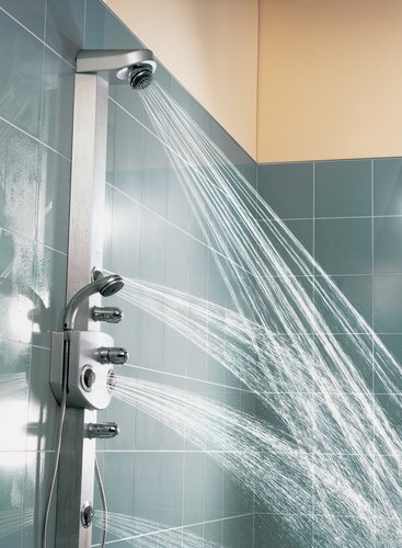 Mit einem Duschpaneel kann man mit nur einem Produkt normales Duschen in ein maßgeschneidertes Luxuserlebnis verwandeln. (Grohe) Mit einem Duschpaneel kann man mit nur einem Produkt normales Duschen in ein maßgeschneidertes Luxuserlebnis verwandeln. (Grohe)
